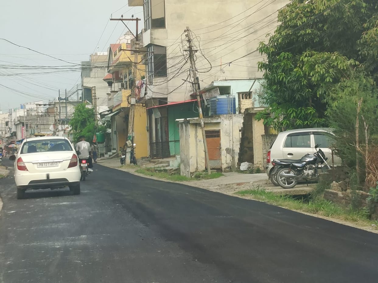Tarring done on old Hoshiarpur road, got relief from potholes