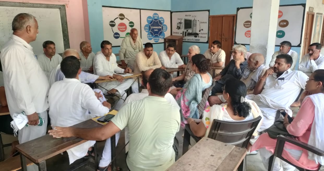 People of 6 villages locked the government school