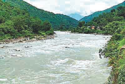 Ramganga overflows, dancing Shiv temple in danger
