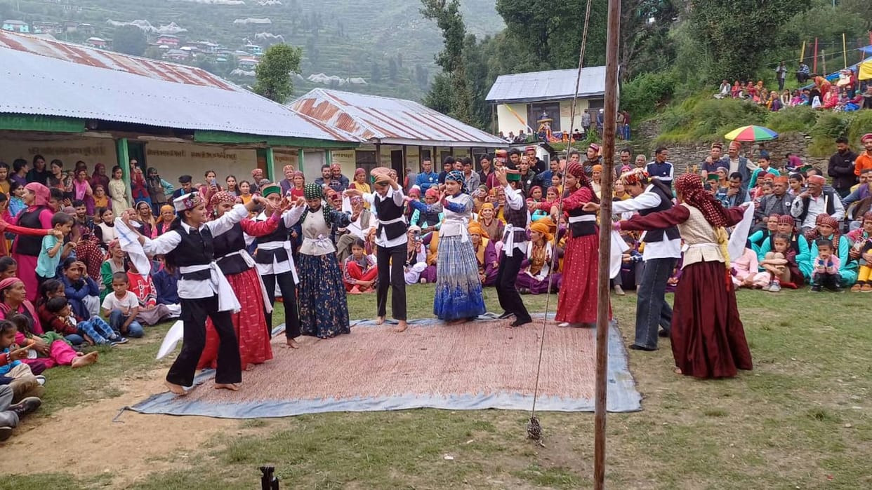 Women and students were fascinated by Nati
