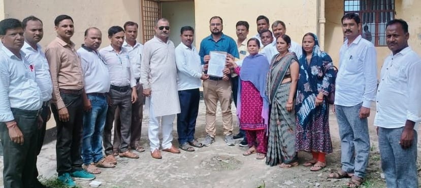 Shiksha Mitras demanded equal pay for equal work