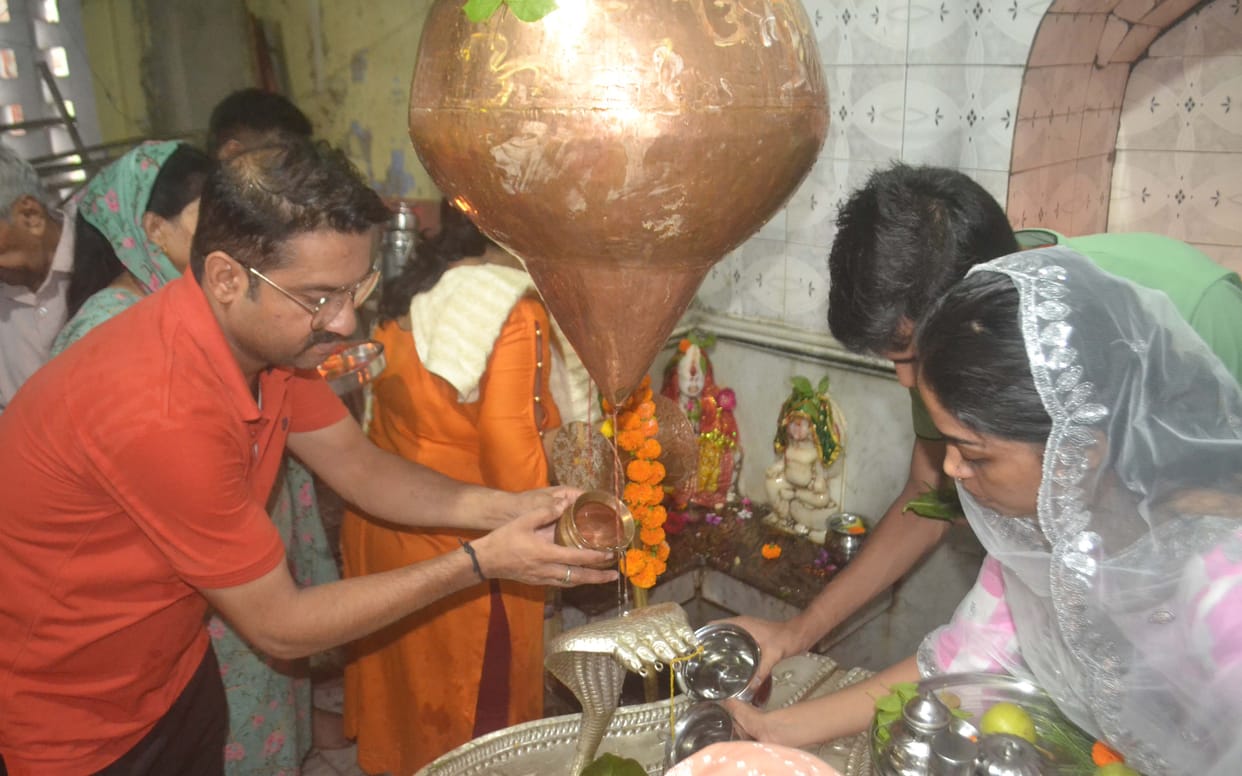 Flood of faith and devotion to Shiva gathered in Shiva temples