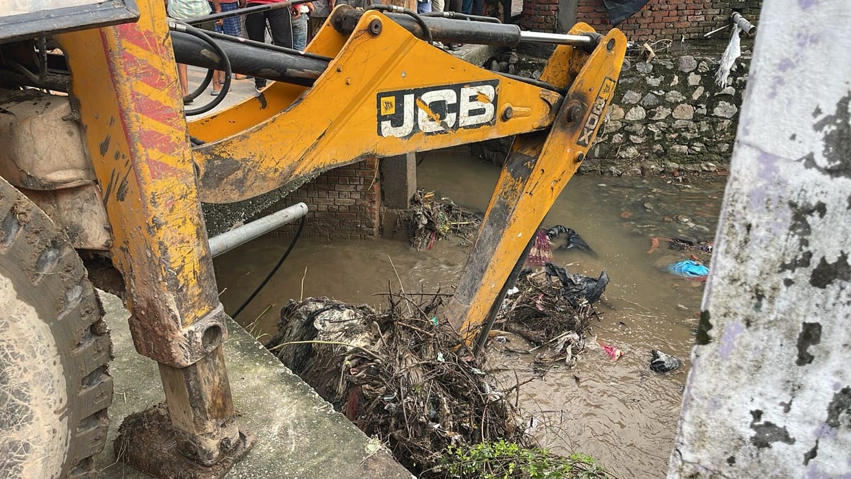 Administration deployed four JCBs to clean Ghasiaramndi drain