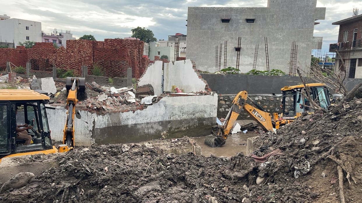 Four illegal houses in Tanakpur demolished with bulldozer