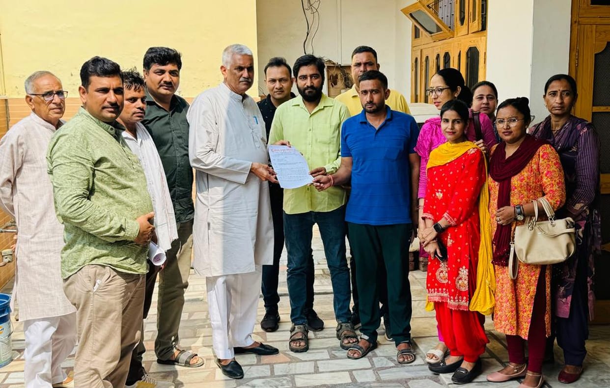 Computer operators submitted a memorandum to MLA Sombir Sangwan