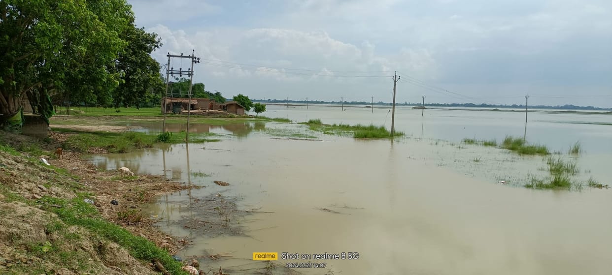 Saryu has stopped in Barhaj and water level is coming down in Bhagalpur.
