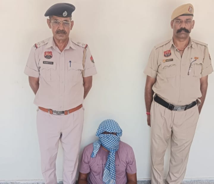 256 grams of heroin worth lakhs recovered from the person riding the car, had brought it from Rohtak, was to be supplied in the city and surrounding areas.