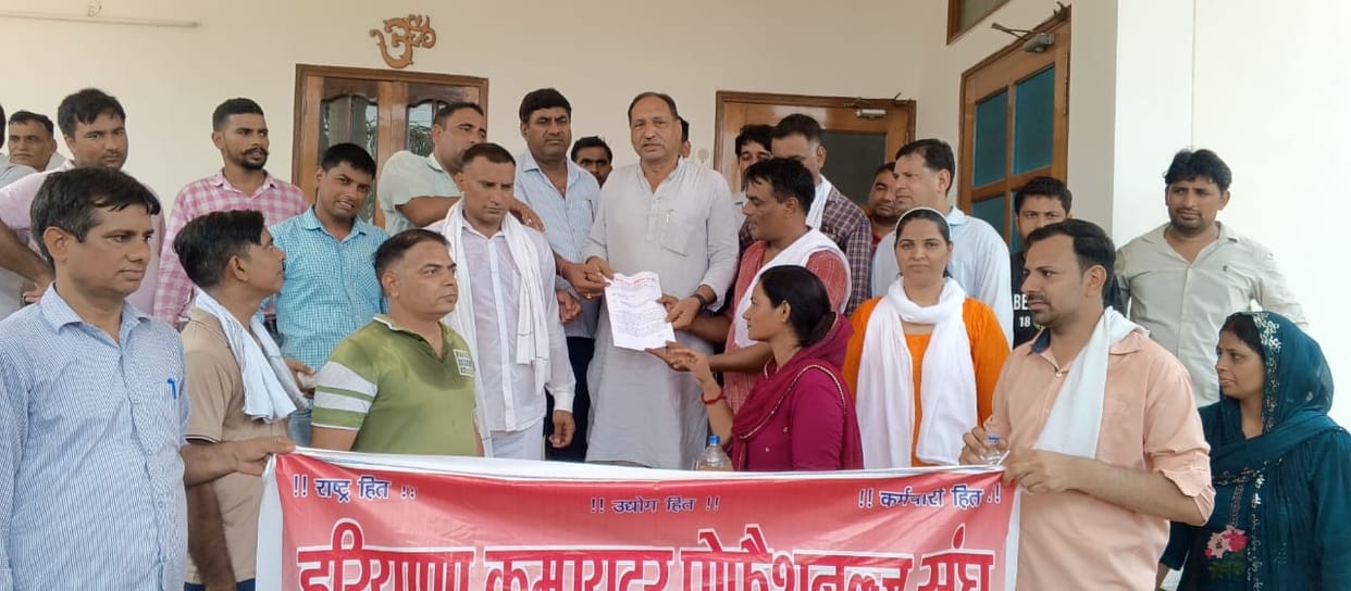 Computer operators' strike continues, memorandum submitted to representatives of Congress MLAs