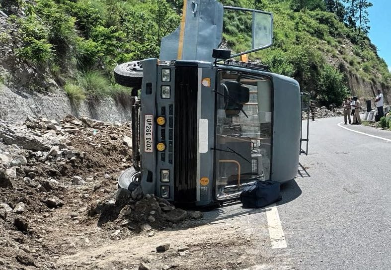 The lives of 19 soldiers were saved due to the driver's intelligence.