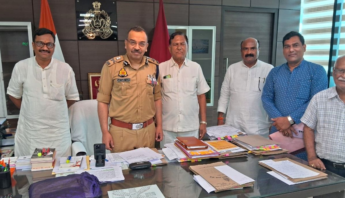 Demand for arms licenses to traders and formation of settlement committees in police stations