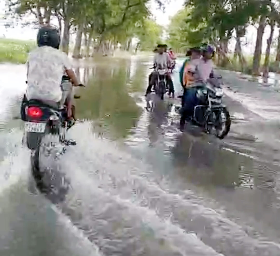 Water level increased on Palia-Bhira highway, people are facing problems