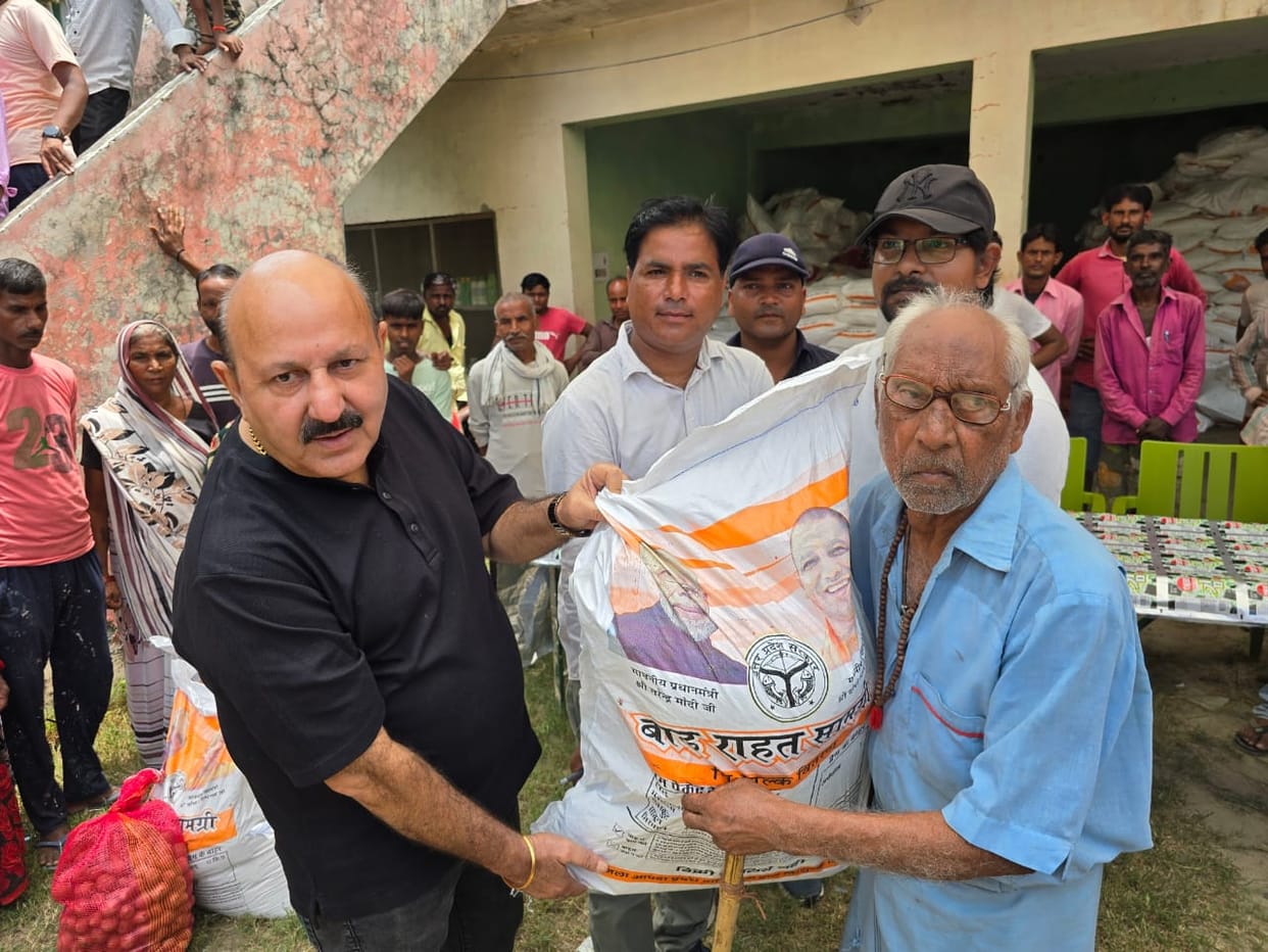 Women demonstrated in the tehsil regarding ration kit
