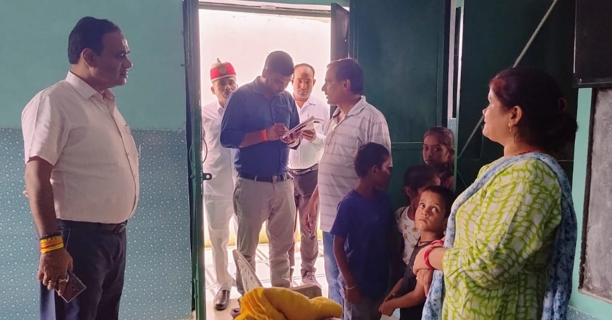 Number of students found less in the school, action will be taken against the headmaster and teacher