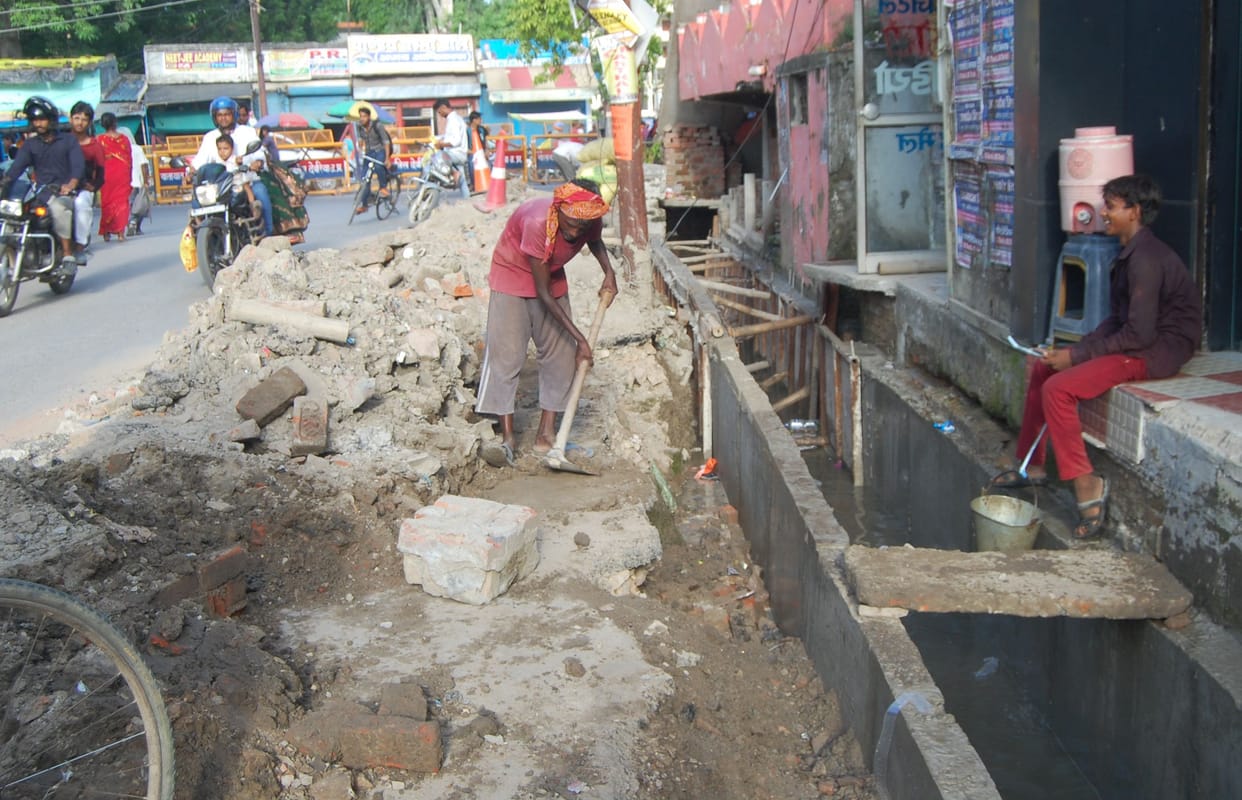Construction of RCC drain started near Kachari with Rs 25 lakhs.