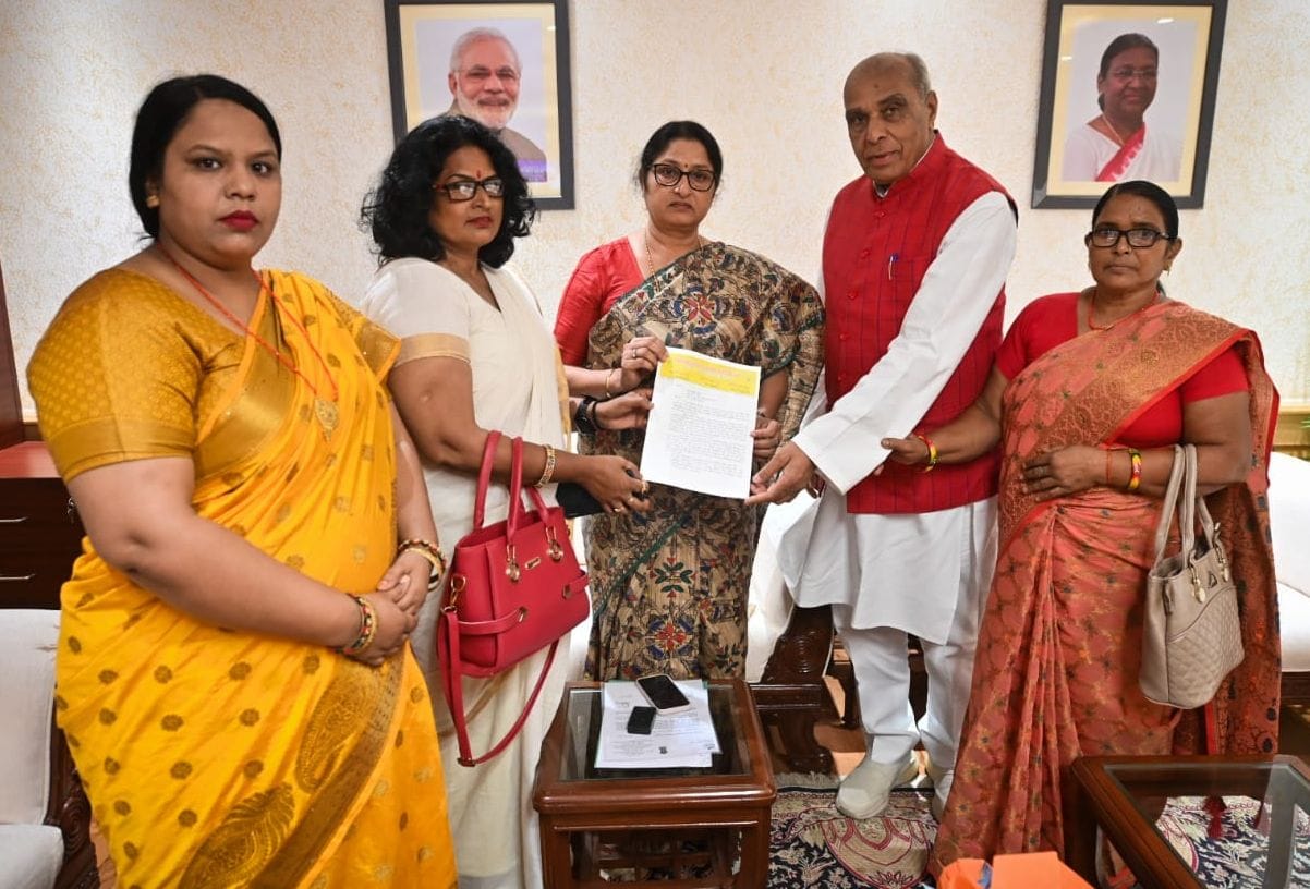 Union Minister meets Anganwadi worker with MP
