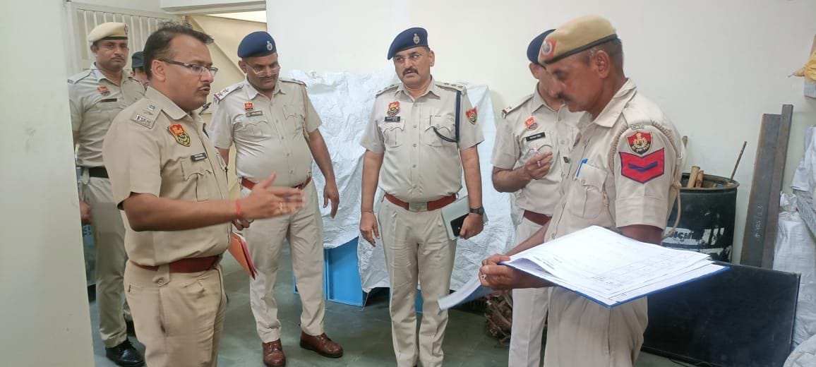 Superintendent of Police conducted surprise inspection of Tosham police station