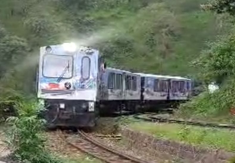 Three bogie train set reaches Shimla from Kalka in five hours