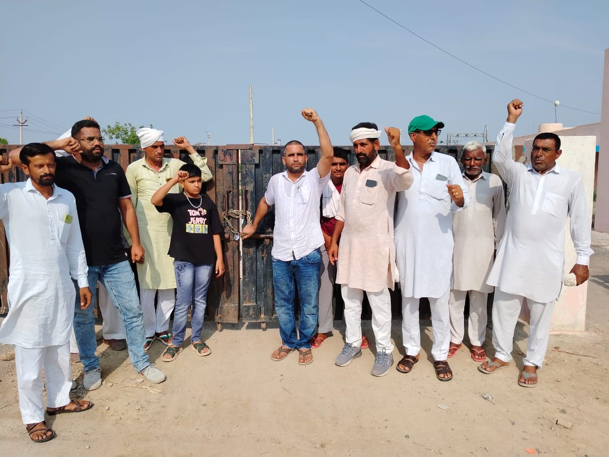 Farmers protesting in Chautala locked the gate of the power house