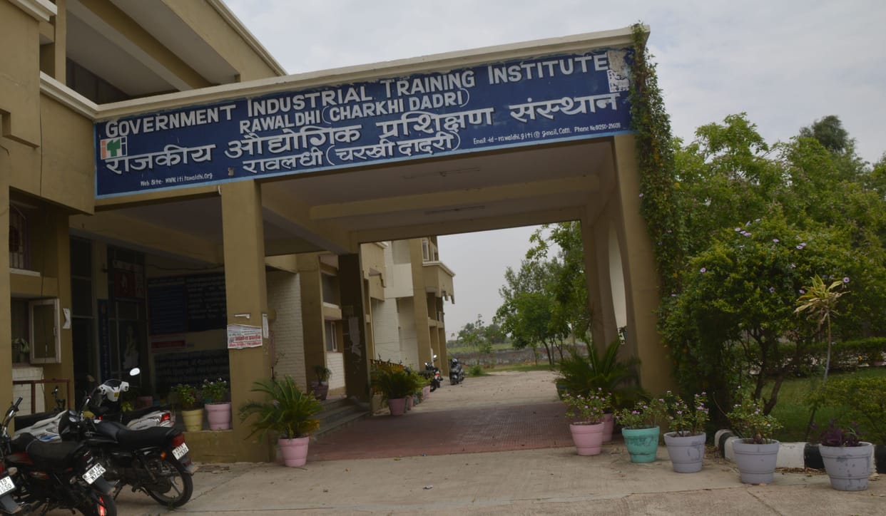57 percent seats vacant in Rawaldhi ITI