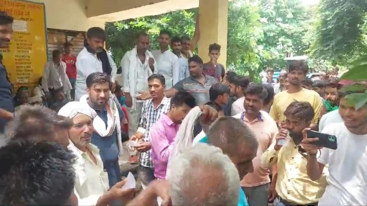 Farmers protest at Isauli power plant, SDO-JE taken hostage