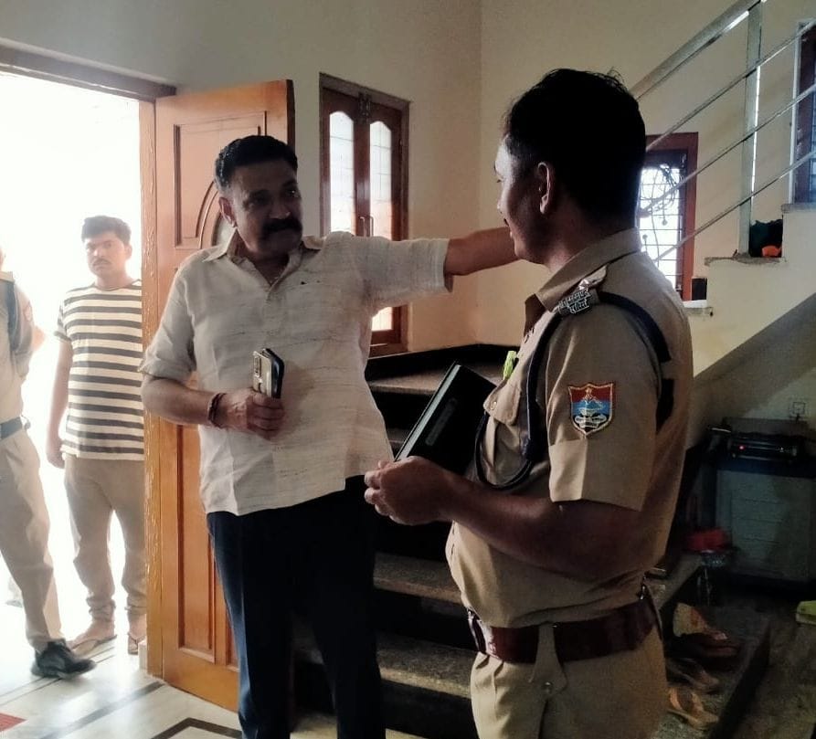 Theft in broad daylight in MLA's nephew's house