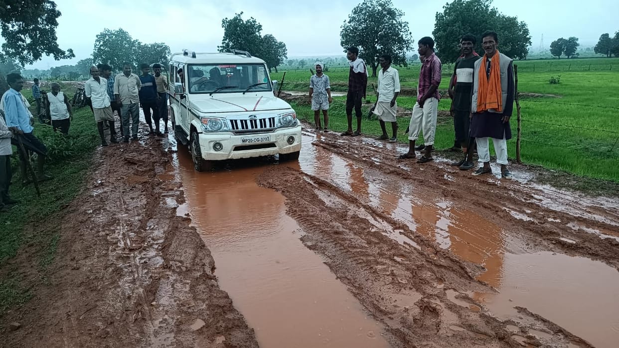 Villagers forced to go through swampy road in Khakriya village, only one route for transportation