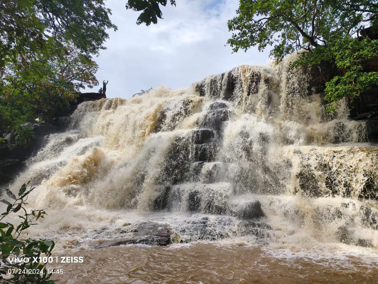 After the rain stopped in Damoh, the water level of rivers decreased, waterfalls bloomed in Vananchal area.