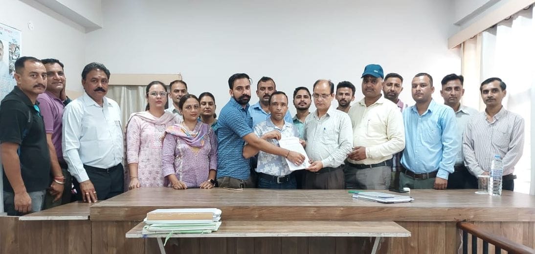 Joint Patwari and Kanungo Federation left additional charge