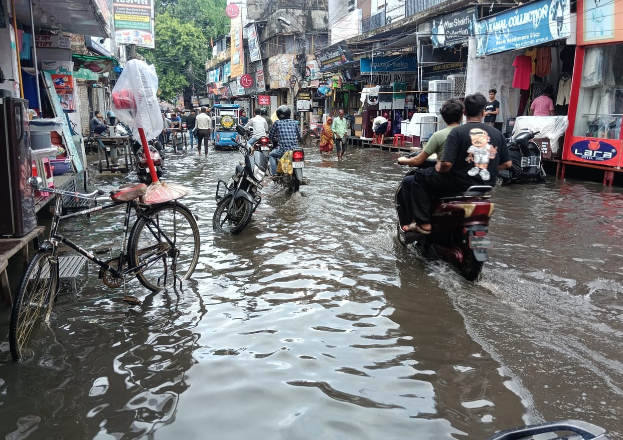 20 minutes of rain brought relief from the heat, waterlogging became a problem