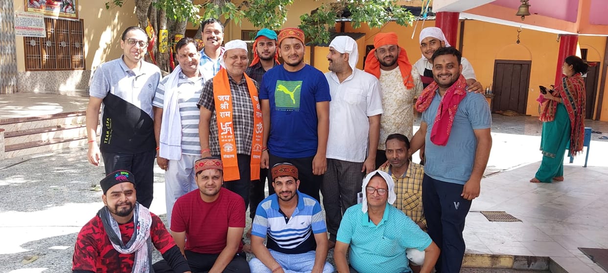 A group of devotees left for Varanasi