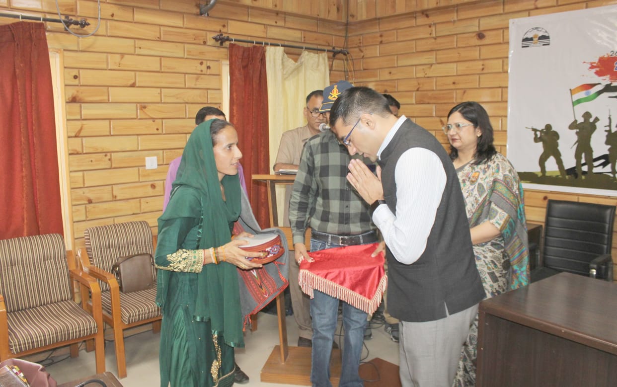 Brave women honored on Kargil Vijay Diwas