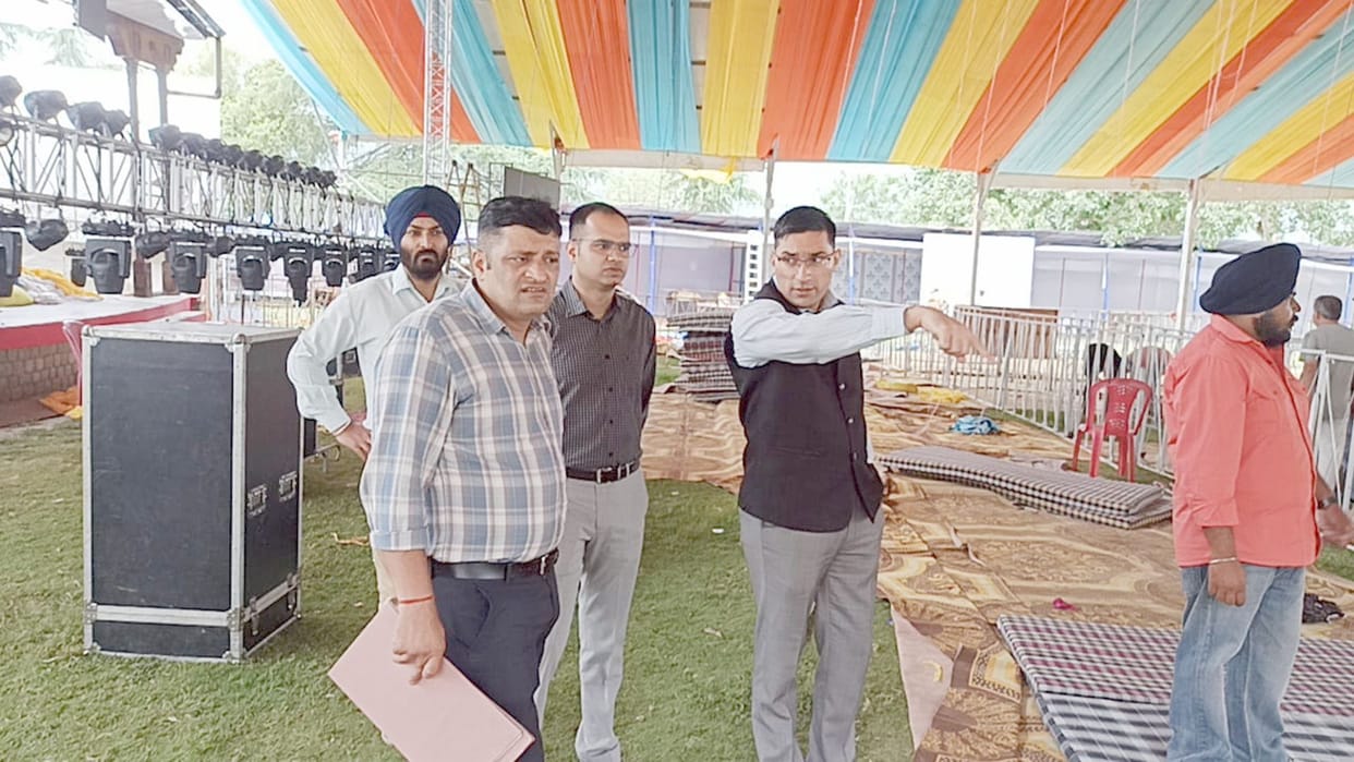 Javed Ali and Master Salim will create a stir in Minjar fair.