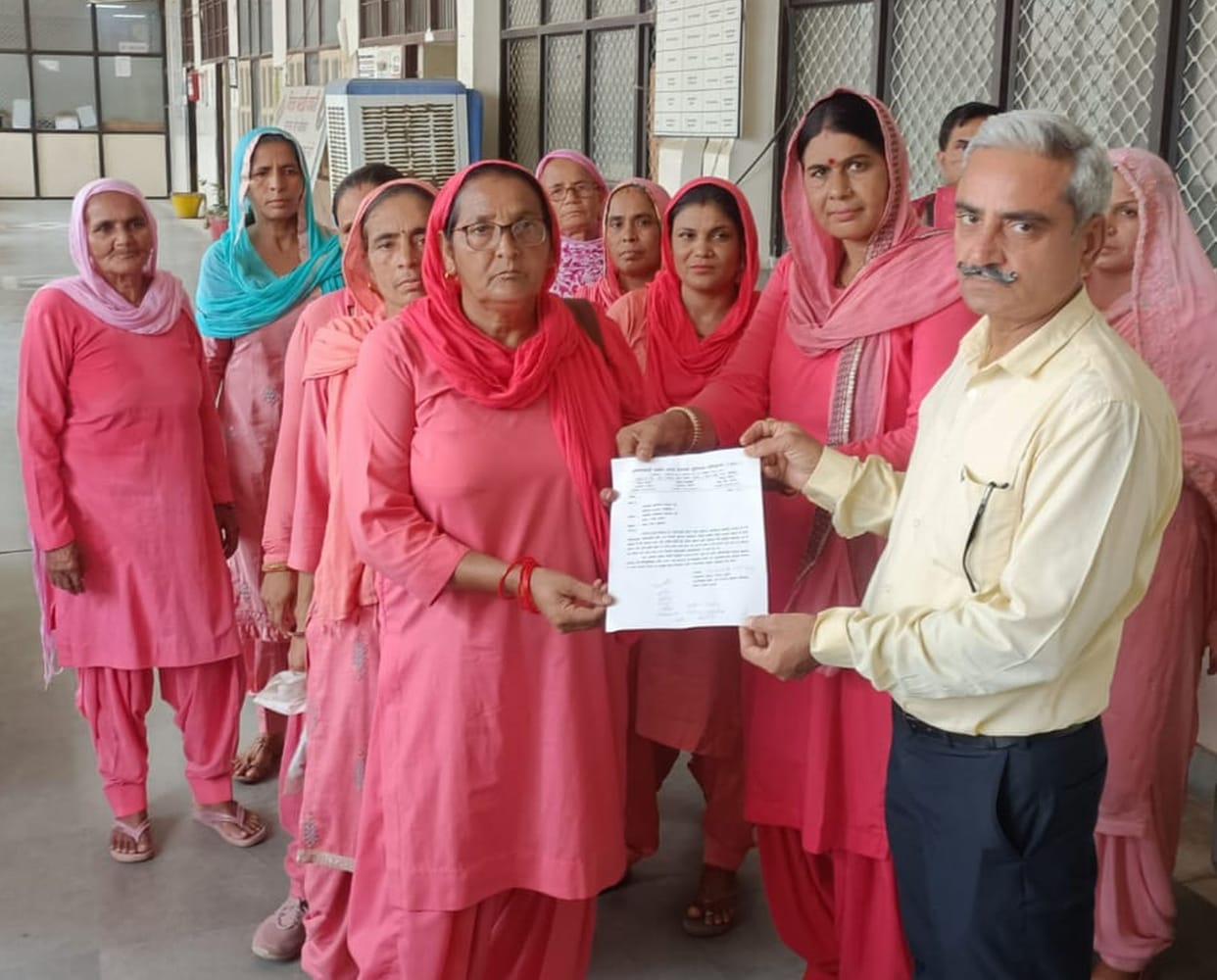 Anganwadi workers and assistants demonstrated