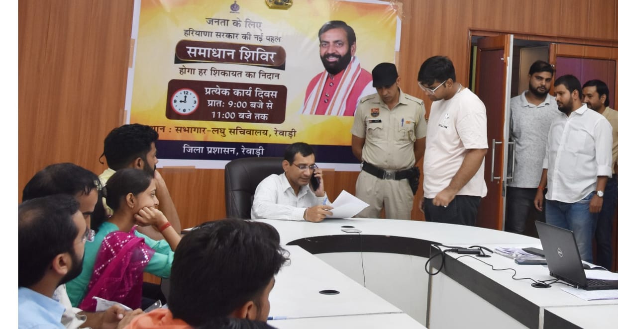 SDM Vikas Yadav listened to the problems in the solution camp