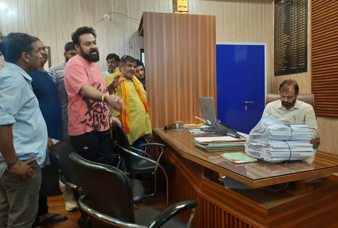 Due to 61 doctors going on strike, specialist OPD remained closed, patients kept wandering for treatment