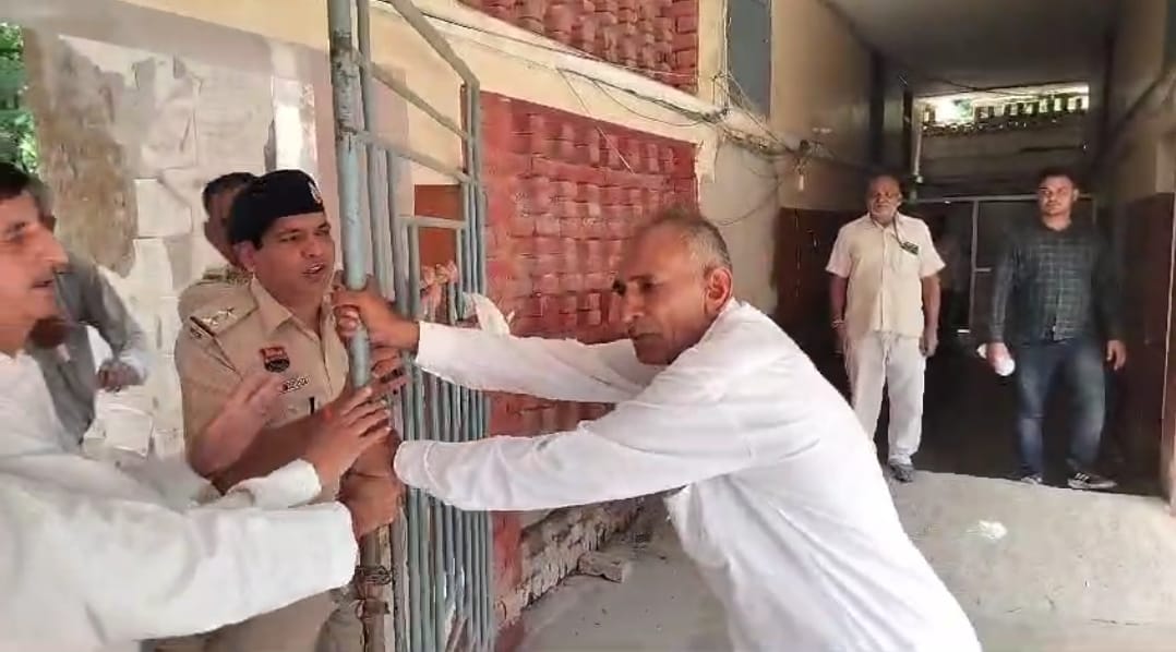 BKU locked Tehsil office