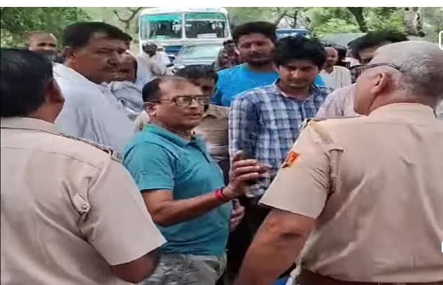 Villagers blocked the road to change the pole