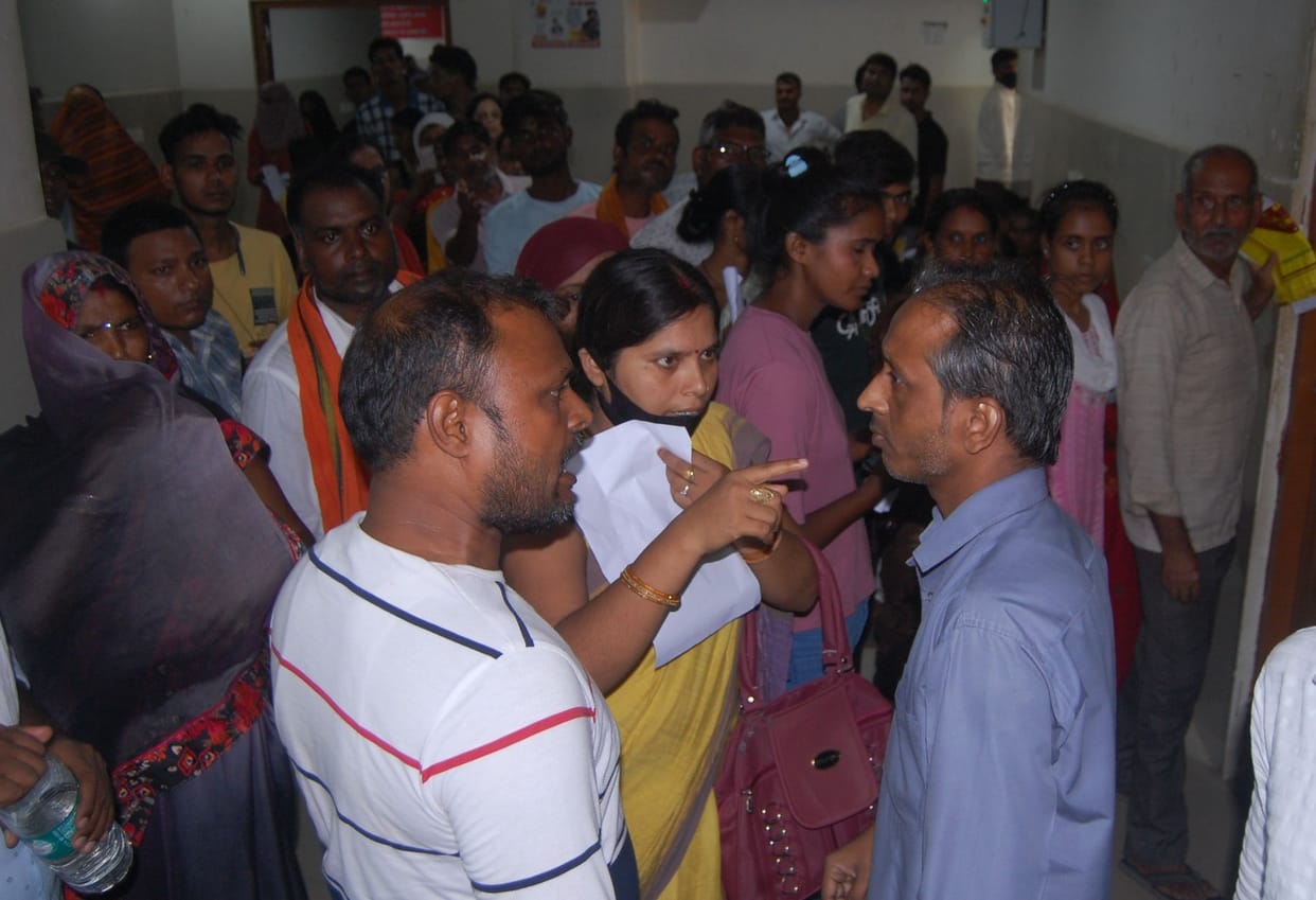Crowd of patients in medical college, patient clashed with staff