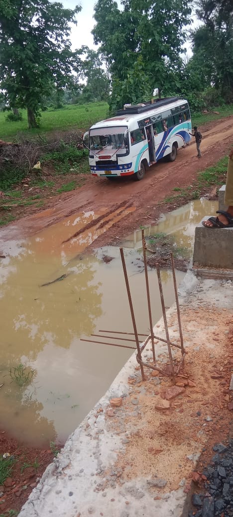 Construction of bridge on Jhalon Sarra road bus driver disembarked and took the empty bus through the river