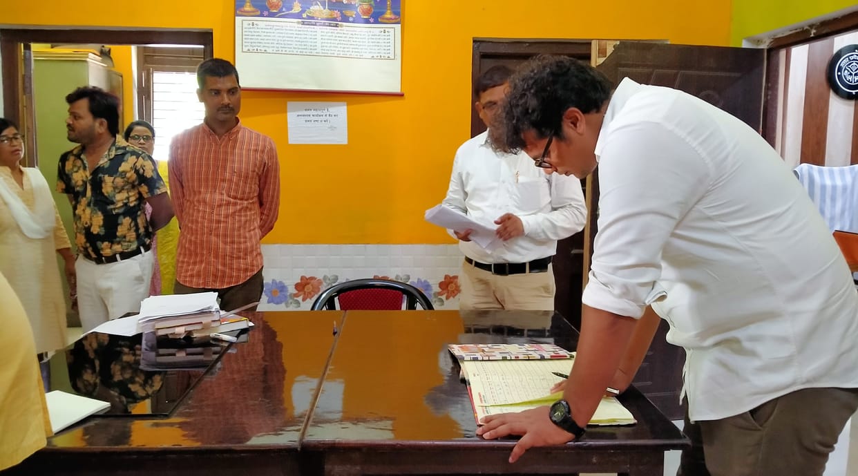 Many officers found absent after signing the register