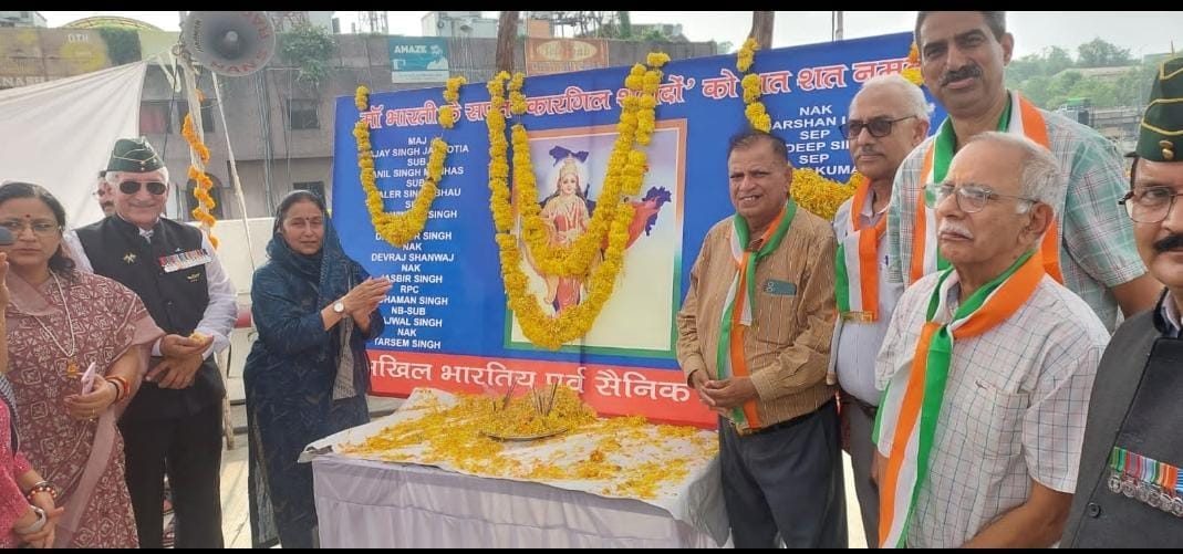 Gave Tribute to martyrs of Kargil War