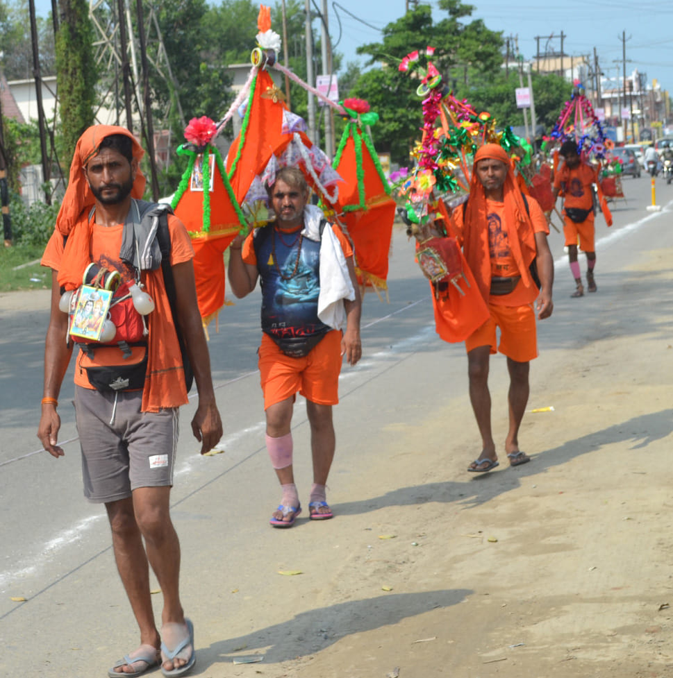 Shiv devotees started flocking in the district