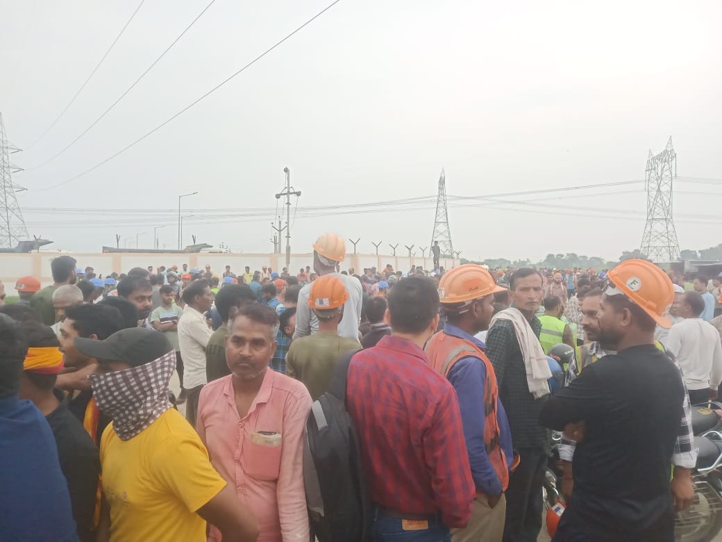Workers strike again after not receiving wages