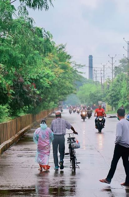 Ujjain News: उज्जैन में लगी सावन की झड़ी, झमाझम नहीं दिन भर से हो रही रिमझिम बरसात Sawan rain in Ujjain...not drizzle but drizzling rain all day long
