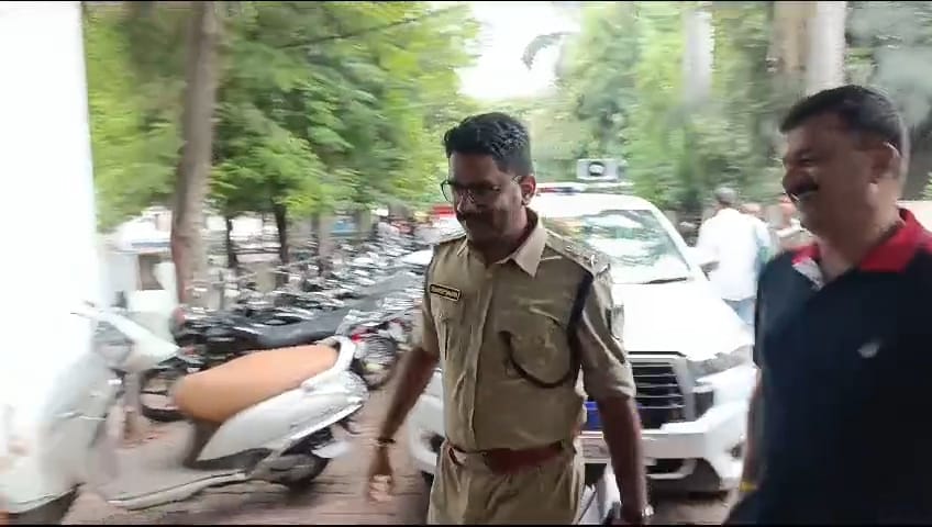 Ujjain News: Police encountered the accused who attacked the constable shot him in leg during self-defense