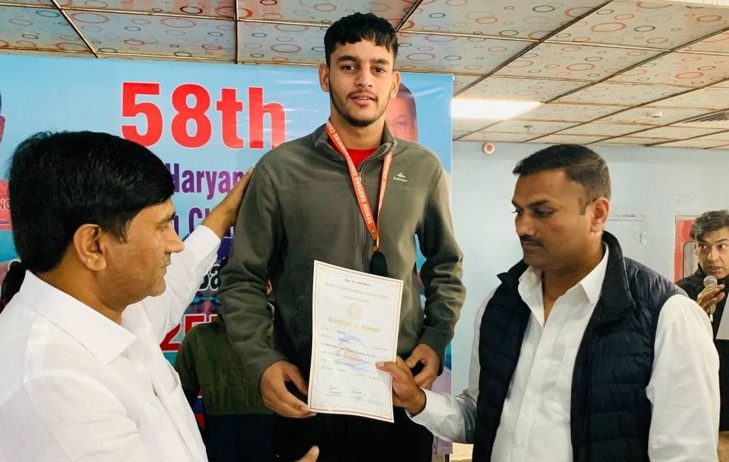 Bahal's Aditya Sheoran won gold medal in state level swimming.