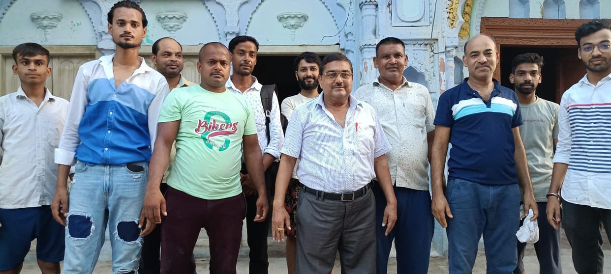 Traders got angry against unannounced power cuts, protested by shouting slogans