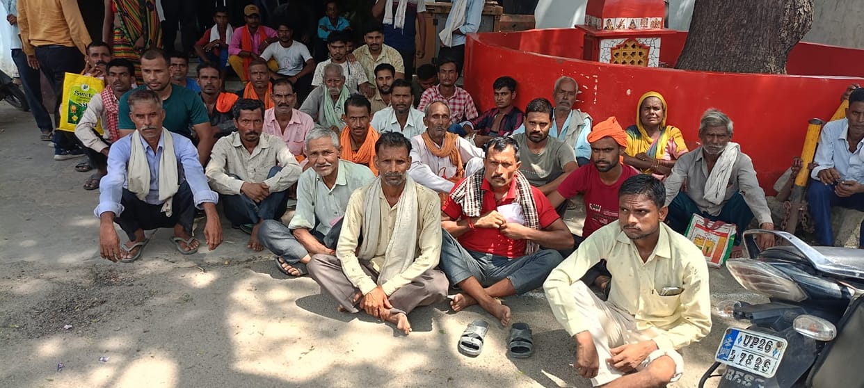 Villagers stage protest against not getting flood relief material