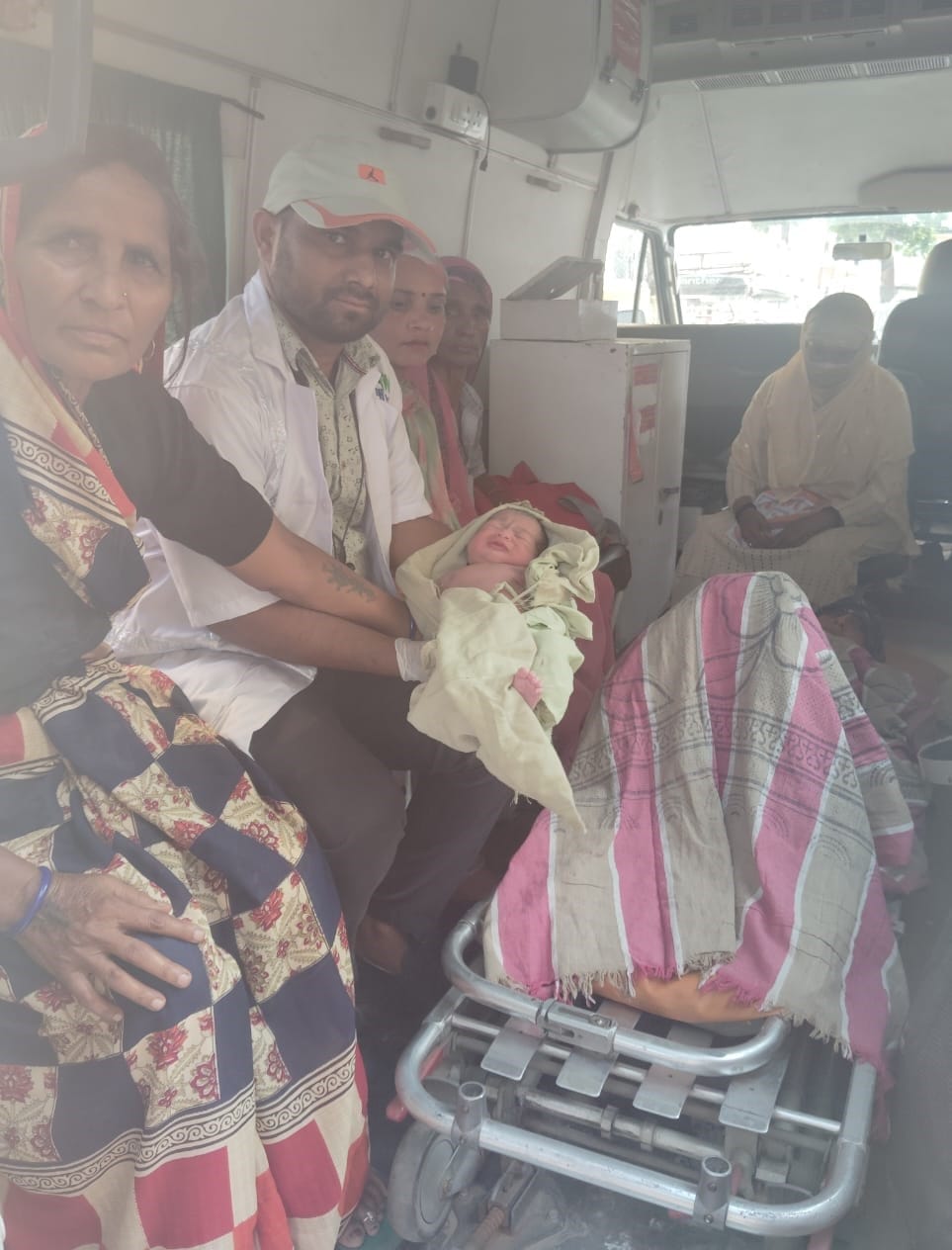 Woman gives birth to daughter in ambulance