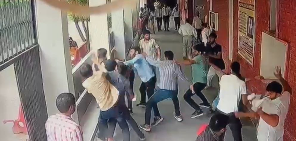 Two groups who came to the court for the hearing started fighting, police intervened